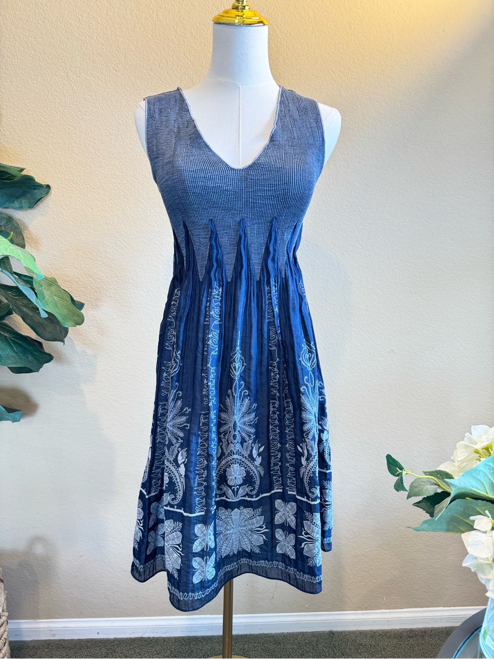 Max Studio Boho Blue V-neck Sleeveless Dress XS Smock Stretch Bodice FIT & FLARE